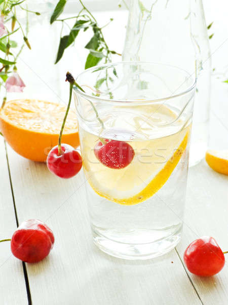 água mineral limão vidro raso comida Foto stock © AGfoto