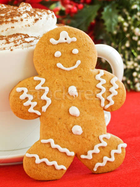 Gingerbread man domowej roboty cookie kubek czekolady bita śmietana Zdjęcia stock © AGfoto