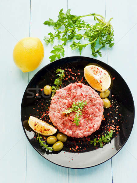 牛肉    香料    食品    绿色    叶    晚餐 / beef tartar with
