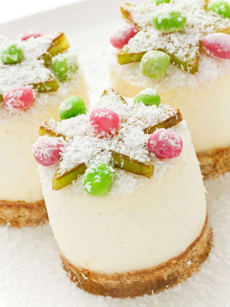 Crème bonbons peu profond plaque dessert Photo stock © AGfoto