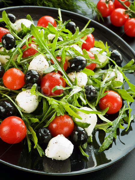 Insalata fresche pomodorini mozzarella olive nere poco profondo Foto d'archivio © AGfoto