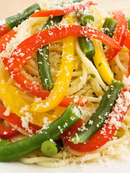 Spaghetti italiana peperoni fagioli verdi poco profondo Foto d'archivio © AGfoto