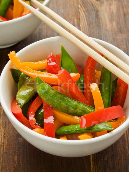 Zöldségek tál zöld zöldborsó paprika sekély Stock fotó © AGfoto