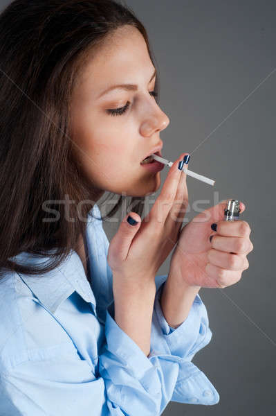 Hermosa jóvenes morena mujer cigarrillo atractivo Foto stock © Aikon