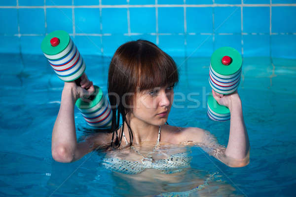 Csinos lány víz aerobik testmozgás fiatal nő Stock fotó © Aikon