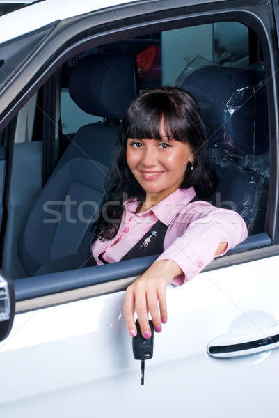 ストックフォト: きれいな女性 · キー · 車 · 魅力のある女性 · 座って · 女性
