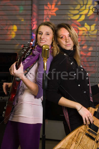 Vrouw concert muziek band jonge vrouw gitaar Stockfoto © Aikon