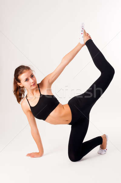 Kobieta fitness wykonywania młodych cute kobieta Zdjęcia stock © Aikon