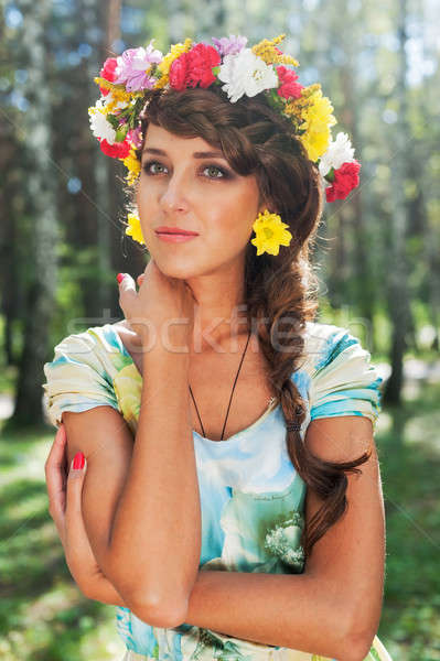 Stockfoto: Mooie · vrouw · bloem · krans · aantrekkelijk · jonge · brunette