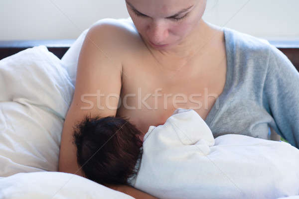 Stillen mom neu geboren Baby Kind Pflege Stock foto © ajfilgud