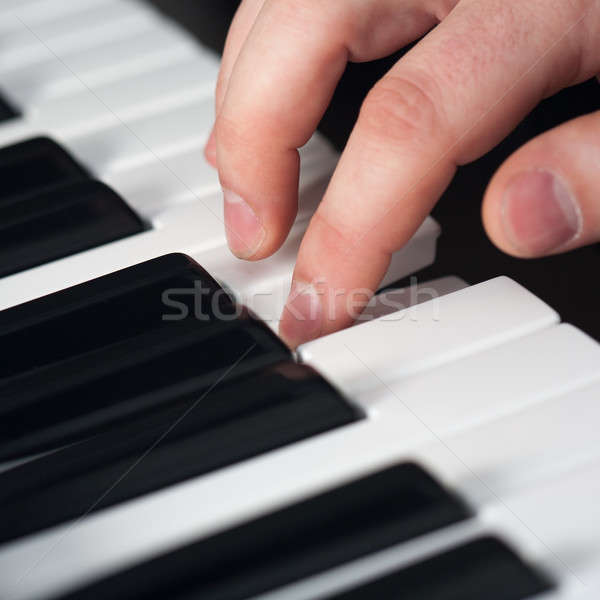 Zongora játszik közelkép ujjak zene kéz Stock fotó © ajfilgud