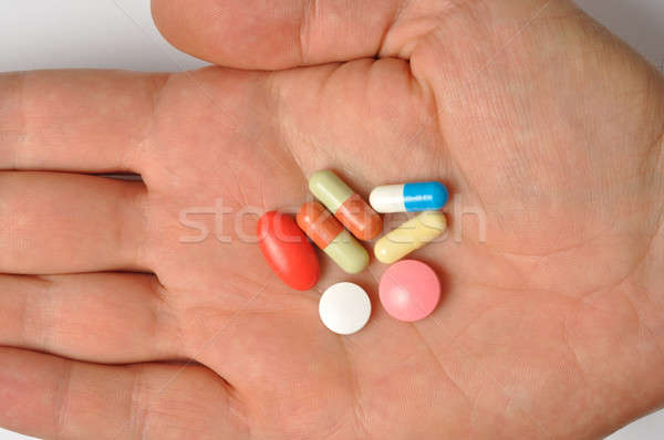 Stock fotó: Kéz · tabletták · makró · kapszulák