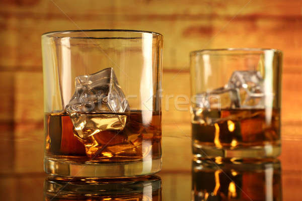 Whiskey Glas Eiswürfel trinken Alkohol kalten Stock foto © Akhilesh