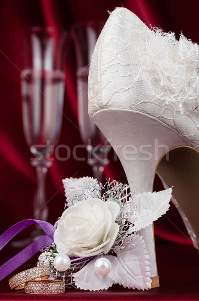 Anéis de casamento par copo de vinho madeira projeto fundo Foto stock © alekleks