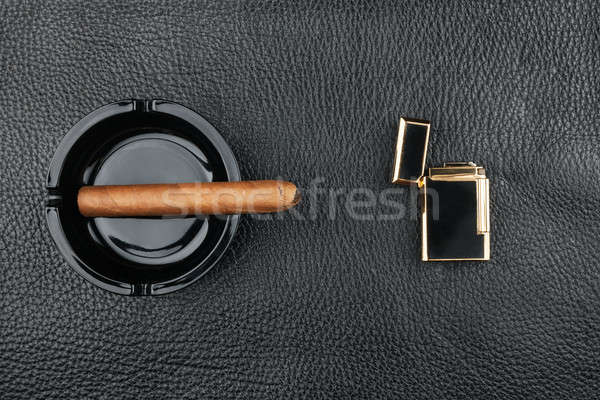 Zapalniczka czarny popielniczka cygara prawdziwy skóry Zdjęcia stock © alekleks