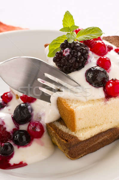Vruchten yoghurt cake dessert vruchten mint Stockfoto © AlessandroZocc