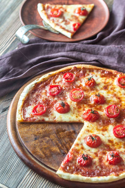 Pizza koktélparadicsom mozzarella étterem sajt vacsora Stock fotó © Alex9500
