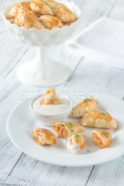 Photo stock: Mini · poulet · tartes · crémeux · ail · sauce
