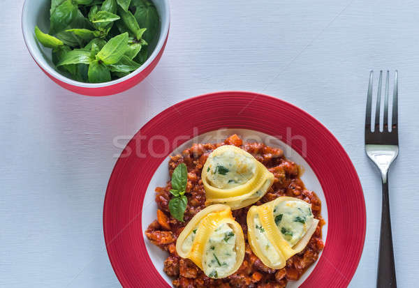 Nadziewany sos bolognese obiedzie makaronu tablicy widelec Zdjęcia stock © Alex9500