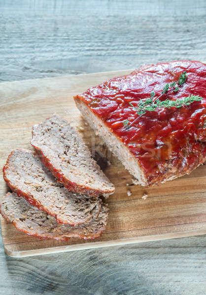 Fleisch Laib bedeckt Tomatensauce Holzbrett Essen Stock foto © Alex9500