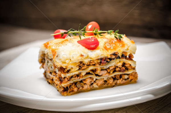 Lasagna masa de lemn alimente brânză cină Imagine de stoc © Alex9500