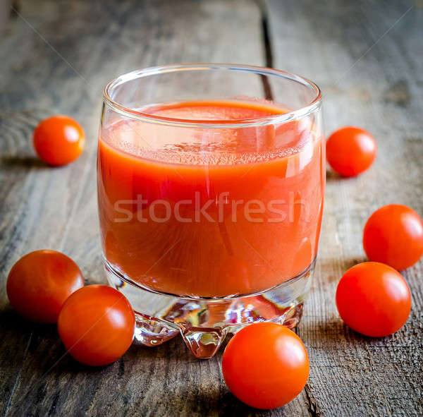 Tomatensap kerstomaatjes voedsel glas achtergrond tabel Stockfoto © Alex9500