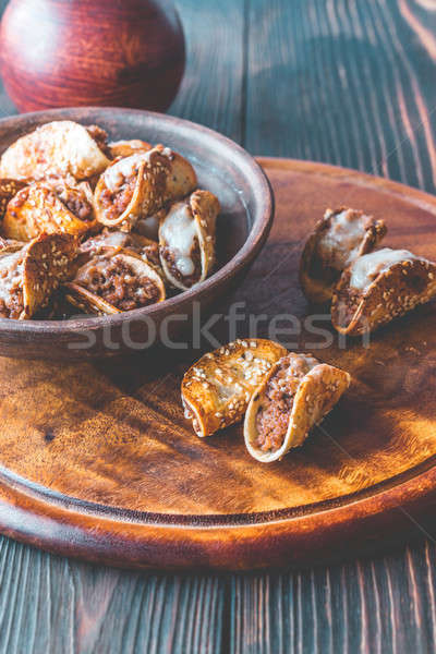Mini tacos suelo carne de vacuno mozzarella parmesano Foto stock © Alex9500