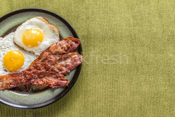 Porción frito huevos tocino alimentos placa Foto stock © Alex9500