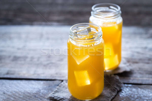 Sticlă mango suc suc de portocale gheaţă portocaliu Imagine de stoc © Alex9500