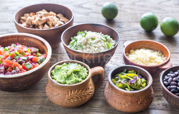 Foto stock: Ingredientes · pollo · tazón · hoja · queso · cena