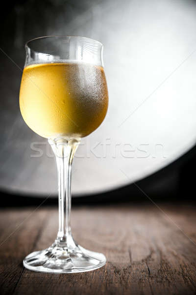 Sticlă vin alb alimente spaţiu tabel bar Imagine de stoc © Alex9500