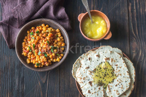 Stock photo: Bowl of chana masala with flatbread