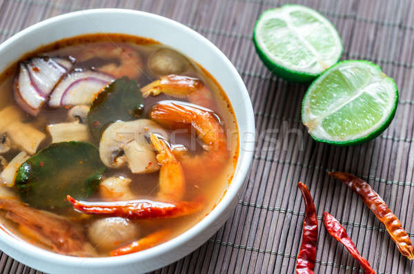 Tailandez yum supă alimente frunze portocaliu Imagine de stoc © Alex9500