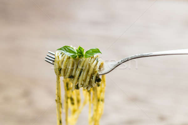 Foto stock: Espaguetis · pesto · salsa · albahaca · hoja · tenedor