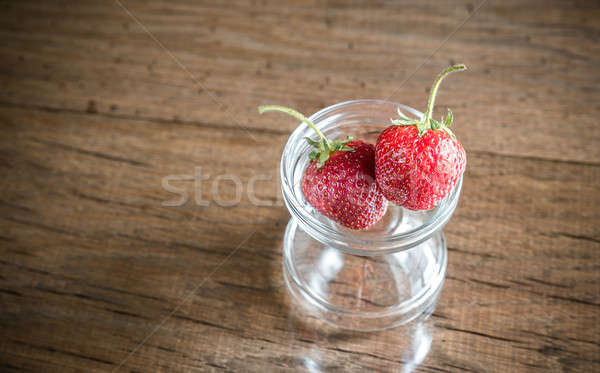 Foto stock: Fresco · morangos · vidro · tigela · fundo