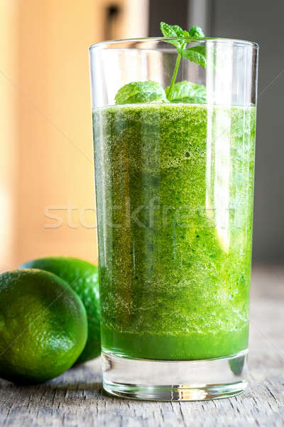 Smoothie verde comida folha vidro tabela verde Foto stock © Alex9500