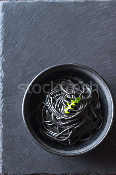 Puchar makaronu kałamarnica atramentu liści tle Zdjęcia stock © Alex9500