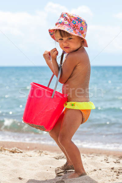 Vertical foto criança menina jogar brinquedos Foto stock © alexandkz