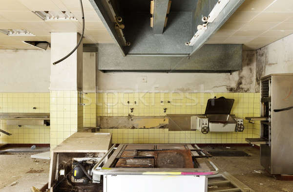 Abandonné maison architecture vieux cuisine détruit Photo stock © alexandre_zveiger