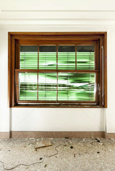 Foto stock: Abandonado · casa · velho · janela · persiana · quebrado