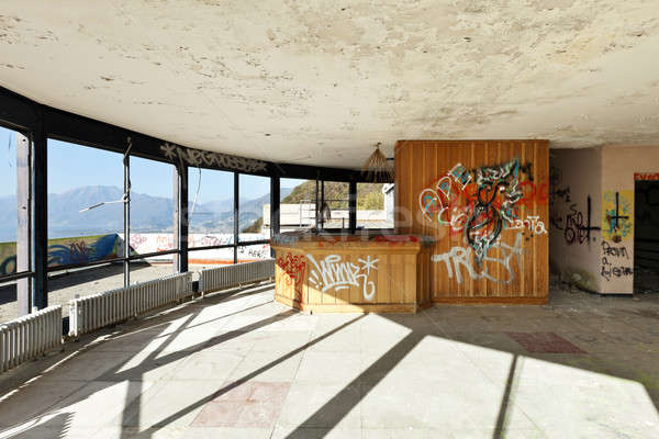 Abandonné maison architecture bâtiment beaucoup fenêtres [[stock_photo]] © alexandre_zveiger