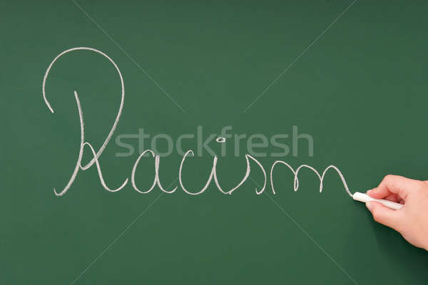Racisme geschreven Blackboard krijt hand liefde Stockfoto © alexandrenunes