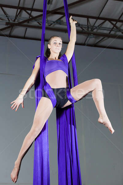 Tornász gyönyörű nő előad légi sport fitnessz Stock fotó © alexeys