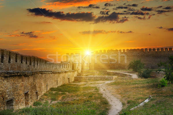 Sunrise fortezza muro medievale sole cielo Foto d'archivio © alinamd