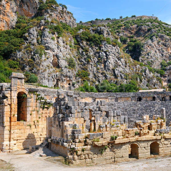 Ruine amfiteatru oraş natură munte vară Imagine de stoc © alinamd