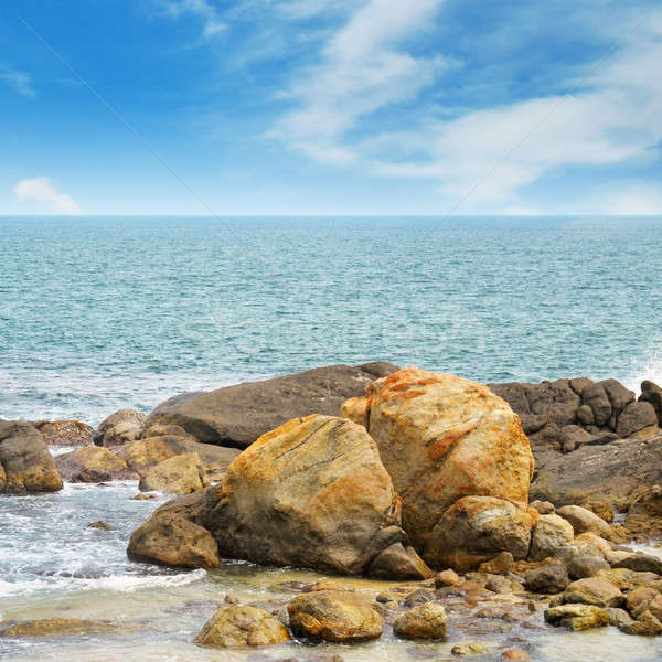 Stockfoto: Oceaan · pittoreske · strand · blauwe · hemel · water · zee