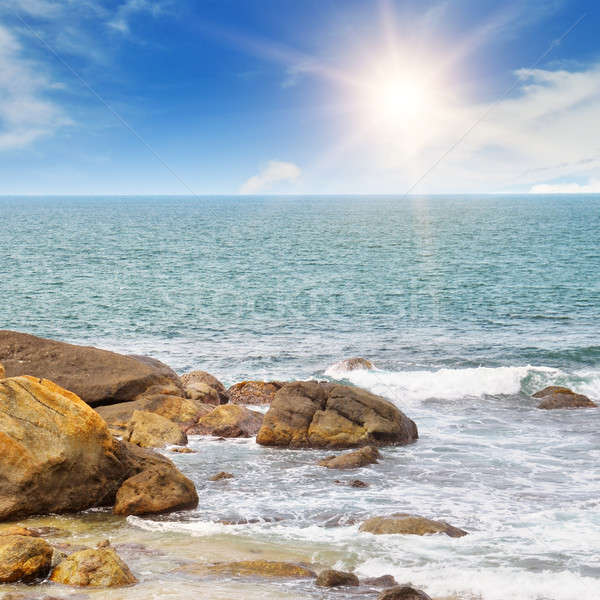 Stockfoto: Oceaan · pittoreske · strand · blauwe · hemel · water · zon