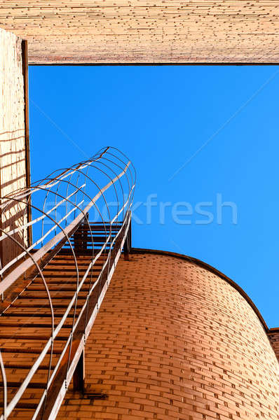 Industriali scala cielo blu mattone muri costruzione Foto d'archivio © AlisLuch