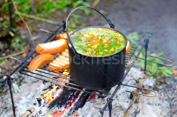 Cottura zuppa fuoco camping alimentare natura Foto d'archivio © AlisLuch