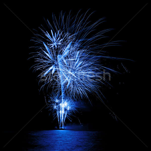 Tűzijáték víz gyönyörű éjszakai ég égbolt buli Stock fotó © All32